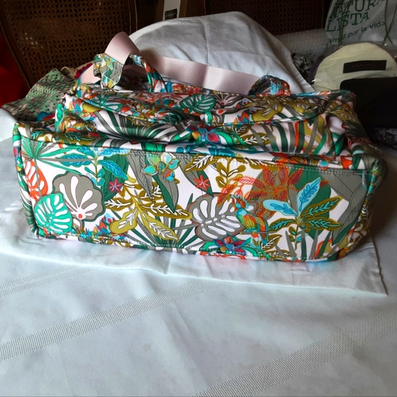 NEW Vera Bradley Utility Tote - Picture 6 of 13